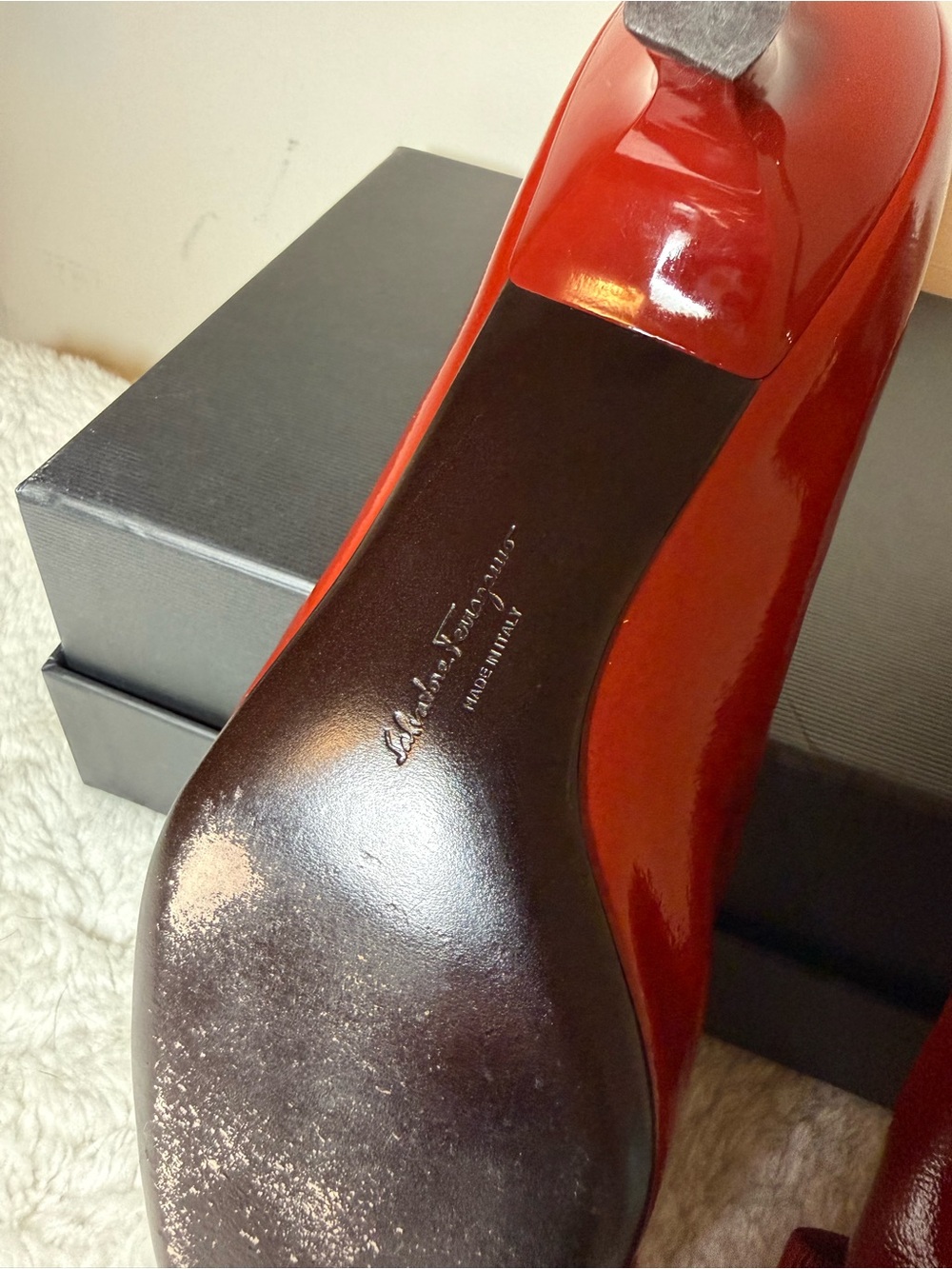 Salvatore Ferragamo Red Patent Vara Bow Mid Heel Pump Like New, Great Condition! - Picture 9 of 9